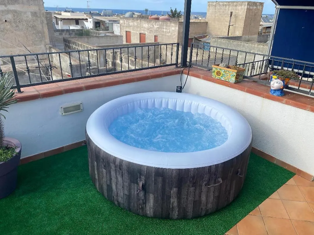 Apartment With Terraces And Private Jacuzzi - San Vito 400M From Beach サン・ヴィート・ロ・カーポ